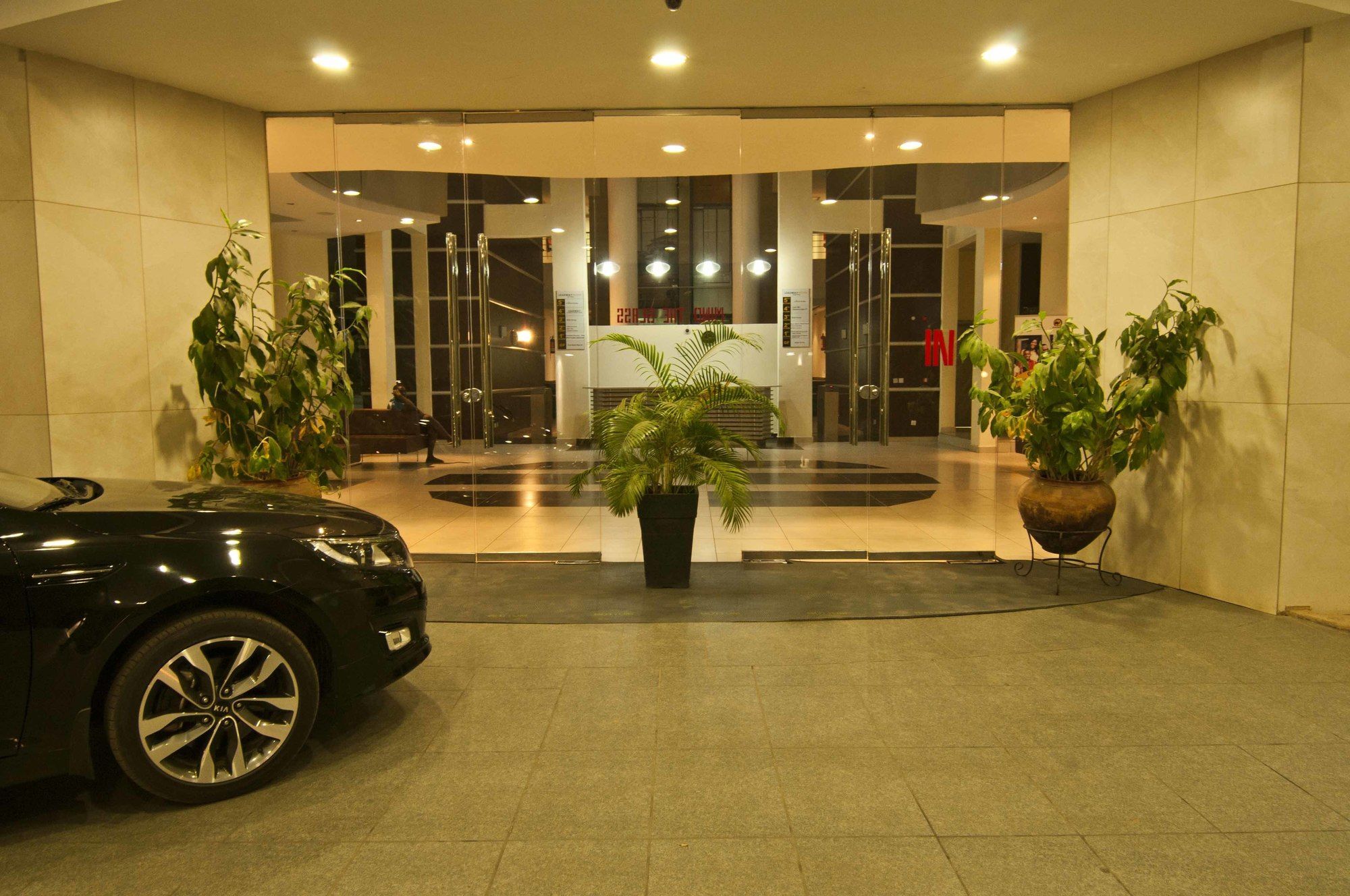 L'Eola Suites Abuja Exteriör bild